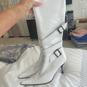 Snow White leather boots